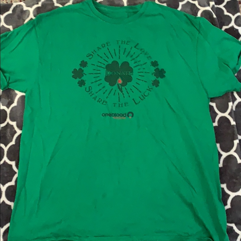 Share the love Tee